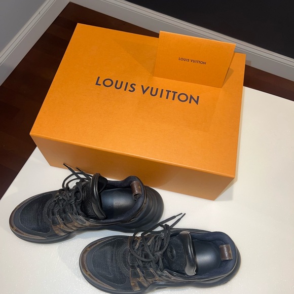 LOUIS VUITTON LV Archlight Sneaker
Monogram Black - Size 9 (39.0) - Picture 7 of 10